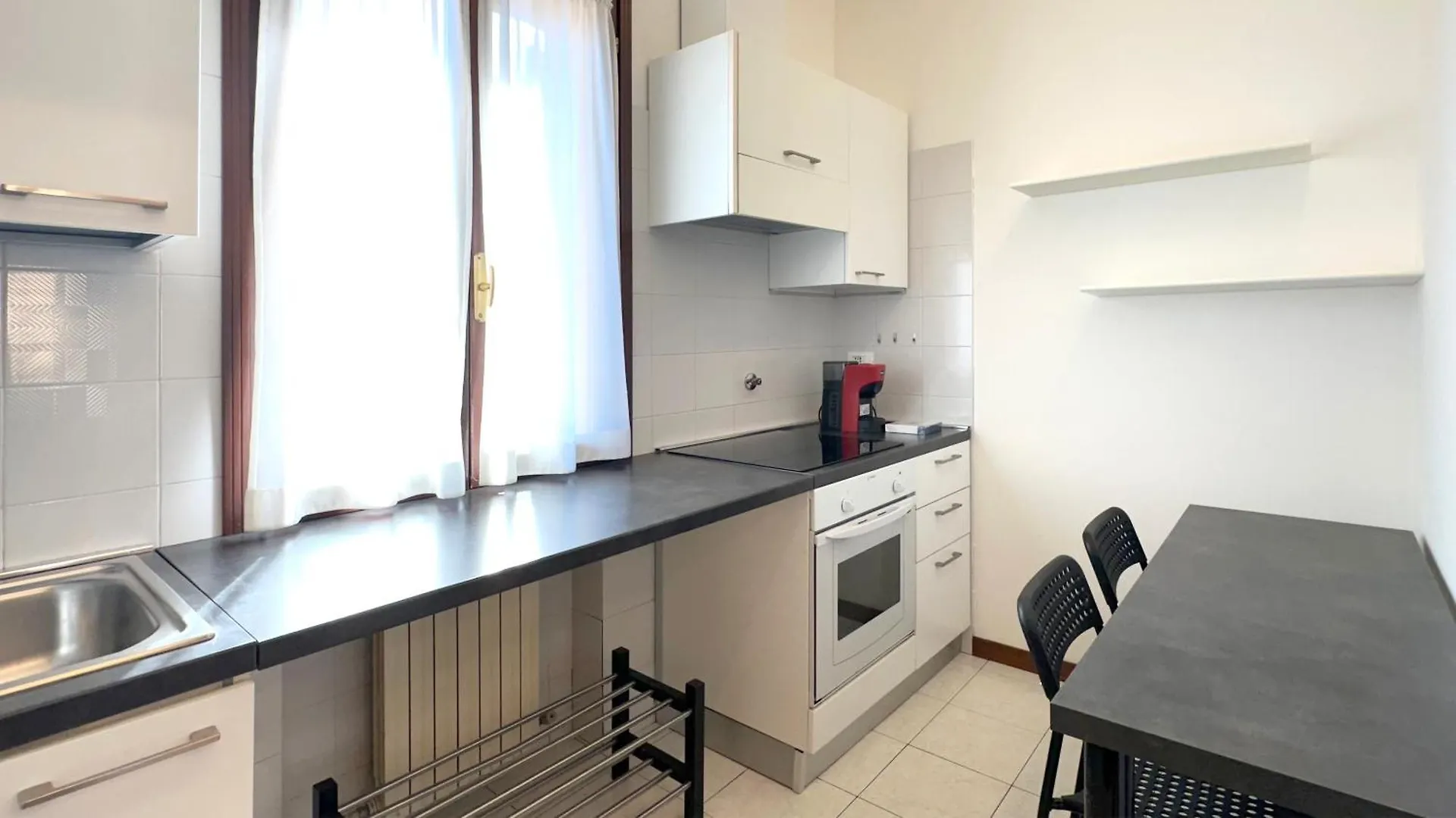 Int 18 - Suite Lorenzo Bologna 0*,  Italy