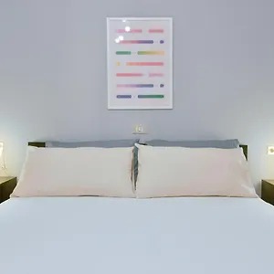 Mono Pratello Apartment